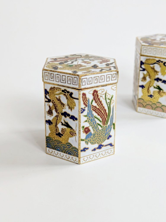 Image 1 of Set van 2 cloisonné doosjes met draak en feniks, wit emaille, vintage Chinese decoratie