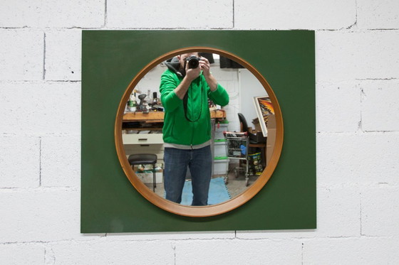 Image 1 of Espejo de pared redondo inusual, 60 cm, borde de teca sobre un tablero rectangular verde, años 60