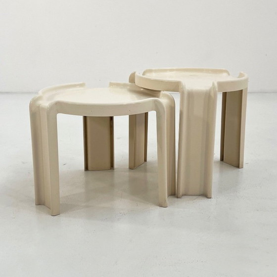 Image 1 of Een paar witte bijzettafels van Giotto Stoppino voor Kartell, jaren 70.