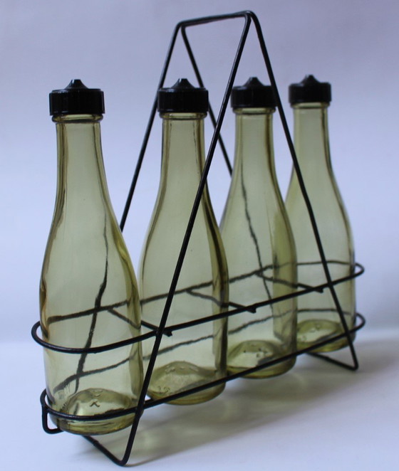 Image 1 of Botellas para aderezo de ensaladas y aceite.