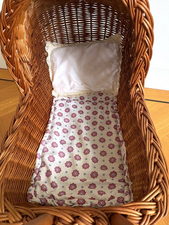 Image 1 of Poussette vintage rétro mignonne en rotin ancien, années 60/70