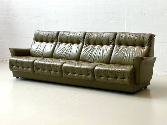 Image 1 of Grosszügiges Retro Ledersofa in Olivgrün, 1970er Jahre