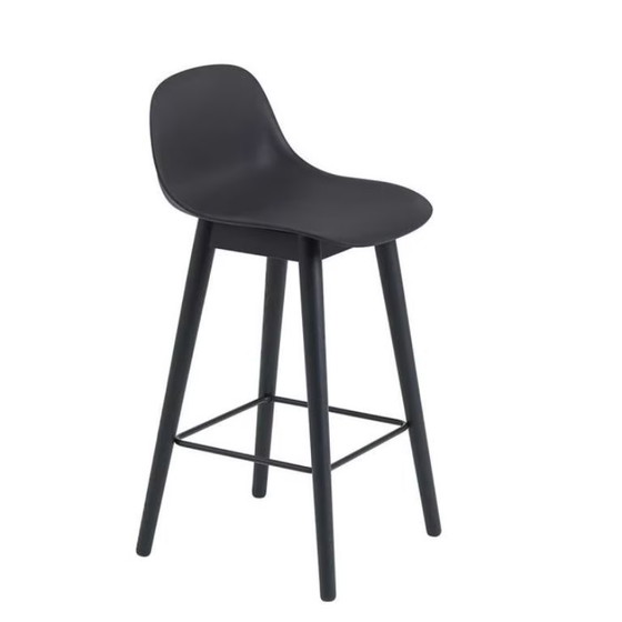 Image 1 of 2x Muuto - sgabello da bar in fibra con base in legno - nero - MENTA