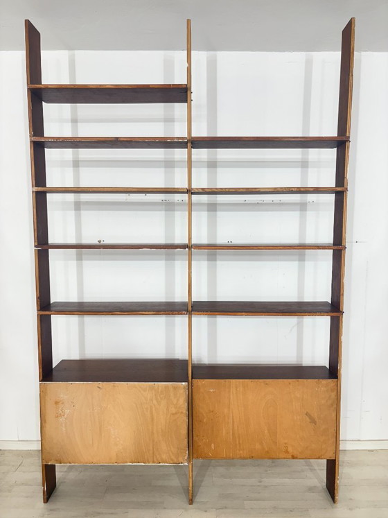 Image 1 of Silla voladiza de teca de mediados de siglo / Estantería de pared / Sistema de estanterías de la década de 1960