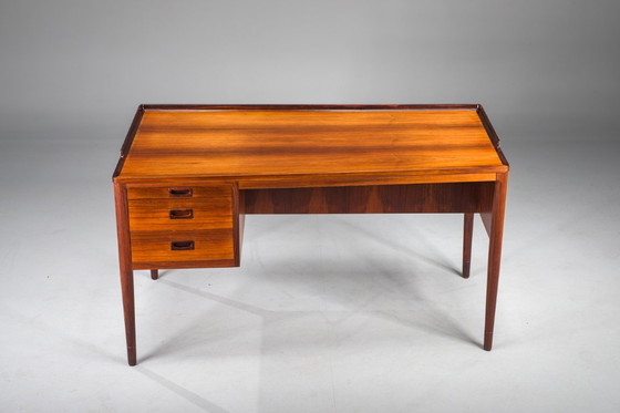 Image 1 of  Skandinavischer moderner asymmetrischer Palisander-Schreibtisch mit Barschrank, zugeschrieben H. Brockmann Petersen für Poul M.