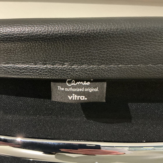 Image 1 of Vitra Eames EA 104