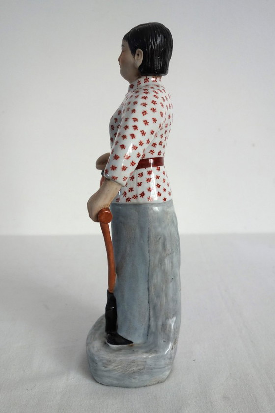 Image 1 of Estatua de mujer campesina de porcelana china - Revolución Cultural n.º 7