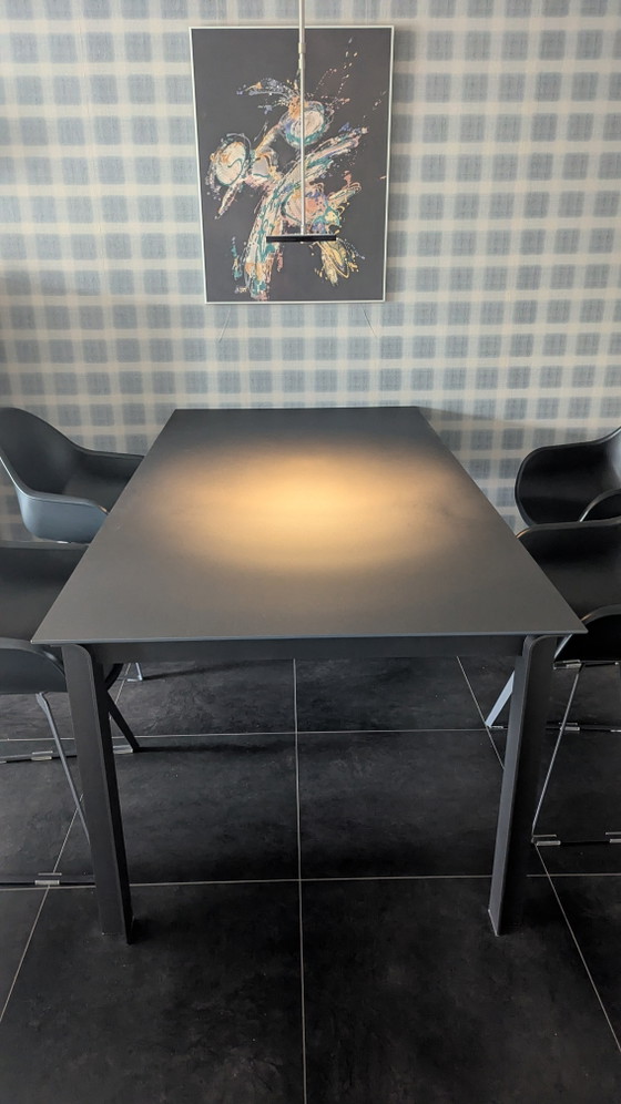Montel Table with 4 Eames Bucket Chairs – Dining set, Metal (photo 11 of 15)
