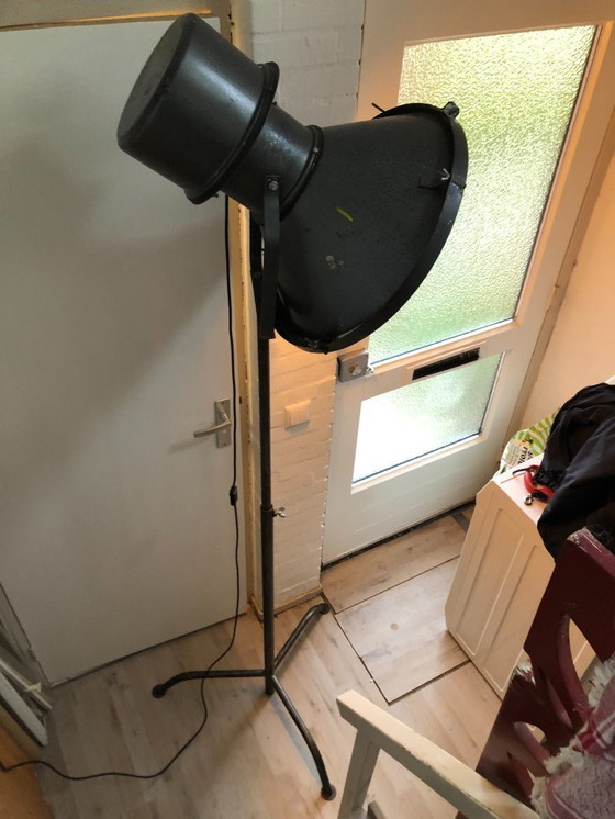 Image 1 of Hoge theater lamp spot industriele lamp op gietijzeren staander - uitschuifbaar - 220cm