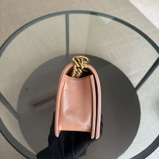 Image 1 of Chanel Boy Medium - 25 cm, cuir de veau matelassé, finitions dorées, collection 20