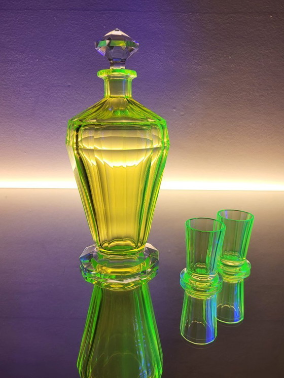 Image 1 of Val Saint Lambert “Montmartre” shaker / karaf met 2 glazen in uraniumglas ca. 1930