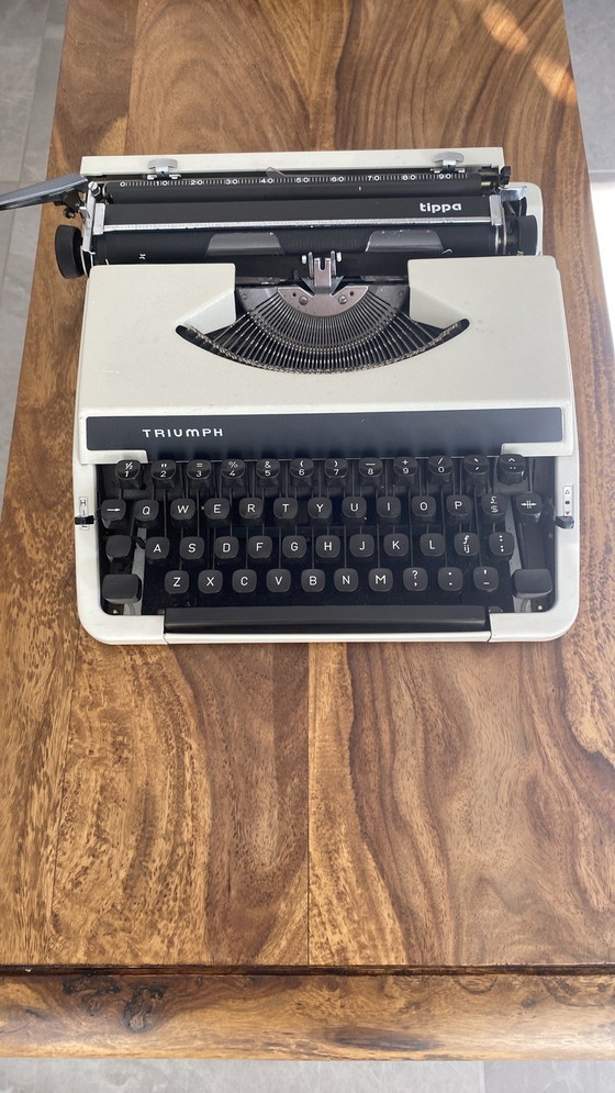 Image 1 of Macchina da scrivere d'epoca Triumph Tippa