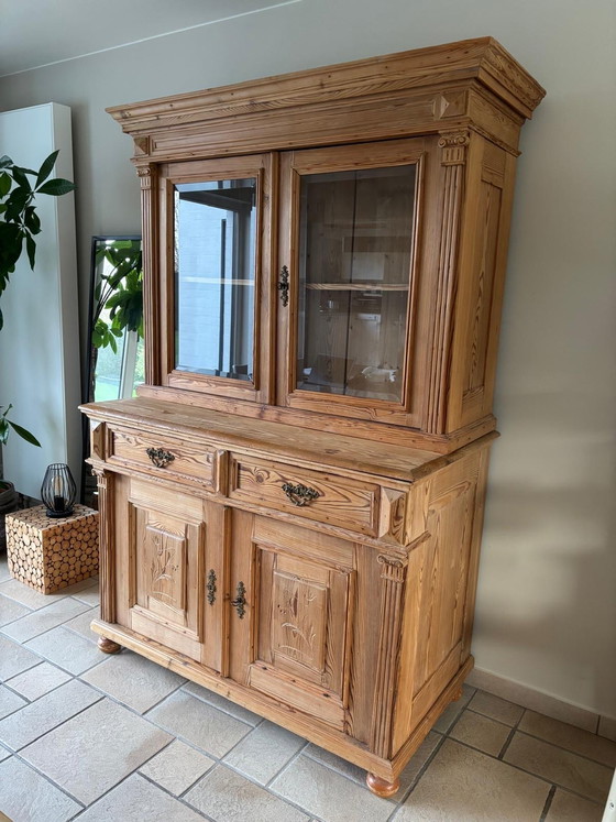 Image 1 of Houten kast met glazen deuren
