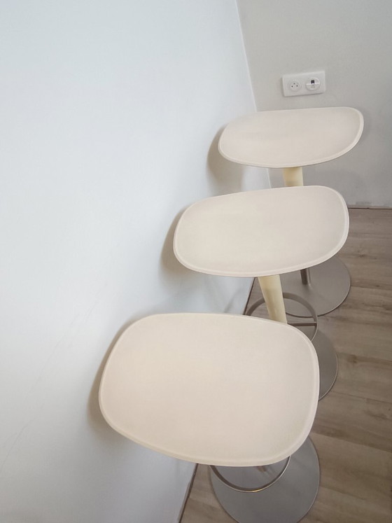 Image 1 of Ensemble de tabourets Babar par Simon Pengelly pour Arper 2006