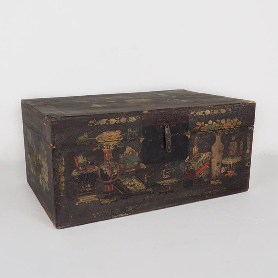 Baule in legno antico con illustrazioni di vasi in porcellana (Cina, c.1900) #2 – Cassettiere (photo 4 of 9)