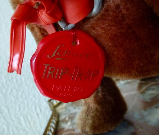 Schuco Trip-Trap Dog 7220 Dachshund (Dackel).