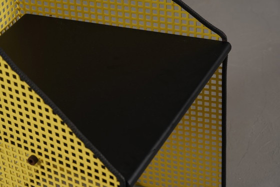 Image 1 of Chaise Memphis vintage en métal jaune, par Peter Preller, Allemagne, années 1980