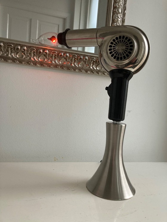 Image 1 of Lampe fabriquée à partir d'un sèche-cheveux des années cinquante