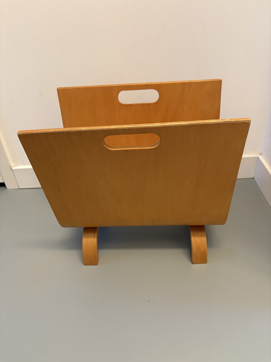 Image 1 of Porte-revues vintage en bois de bouleau courbé, style « Alvar Aalto ».