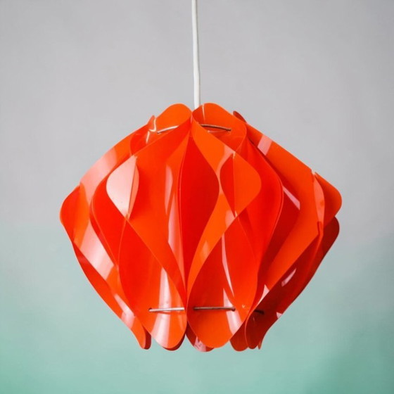 Image 1 of Suspension géométrique rouge en acrylique de style origami, style moderne du milieu du siècle, années 1970