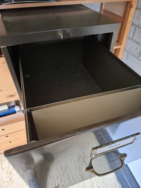 Image 1 of Mobile schedario classico con cassetti