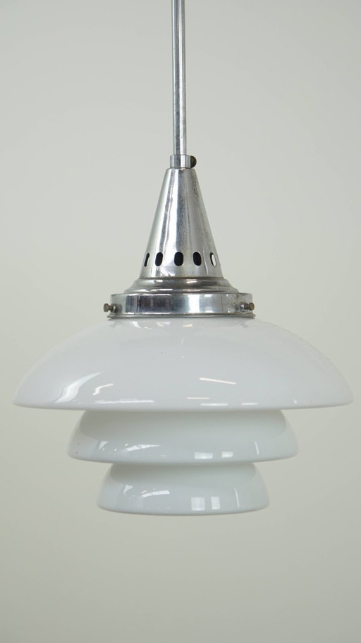 Suspension au design vintage avec verre dépoli feuilleté et chrome