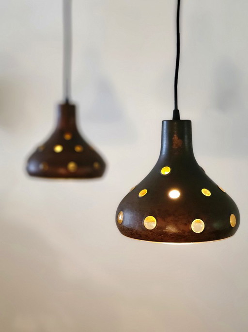 Set aus 2 brutalistischen Pendelleuchten aus Kupfer und bernsteinfarbenem Glas von Peill & Putzler – hanglampen, Copper