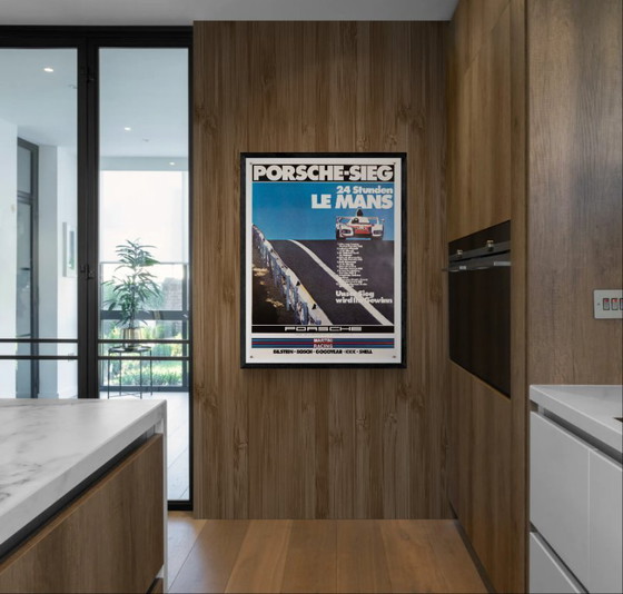 Image 1 of Porsche Sieg 24 Stunden Le Mans 1976 – Originele Vintage Porsche Poster van Werbeagentur Strenger – Mid-Century Modern – 102x76 