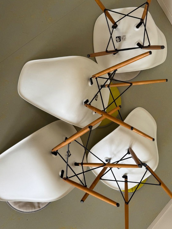 Image 1 of 4x Vitra eames dsw stoelen met seat dots kussens