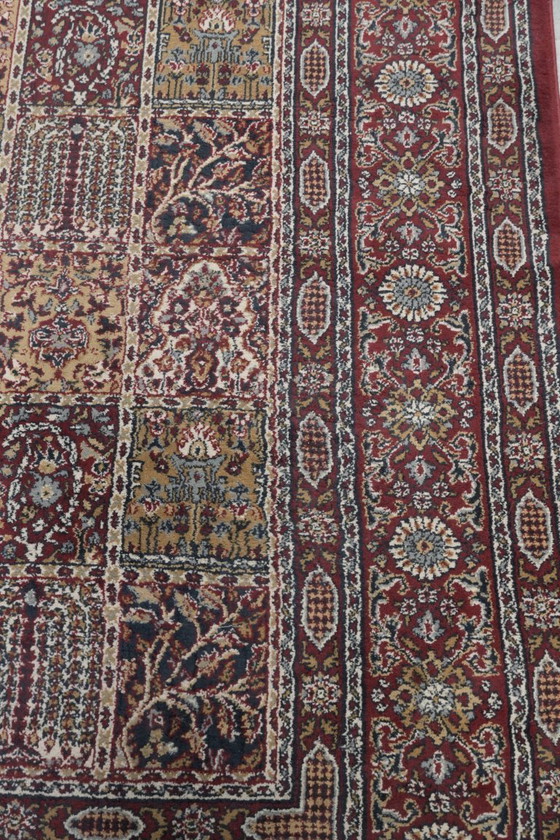 Image 1 of Wunderschöner Teppich mit überwiegend roten Farben und ansprechenden Mustern, 230 x 170 cm