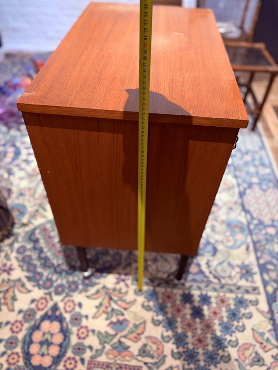 Image 1 of Meuble bar vintage en teck / Meuble à roulettes à charnières rabattables – Style moderne du milieu du siècle – Années 1960
