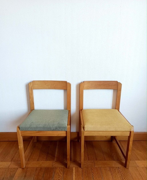 6 stoelen in Scandinavische stijl, gemaakt van iepenhout en stof.