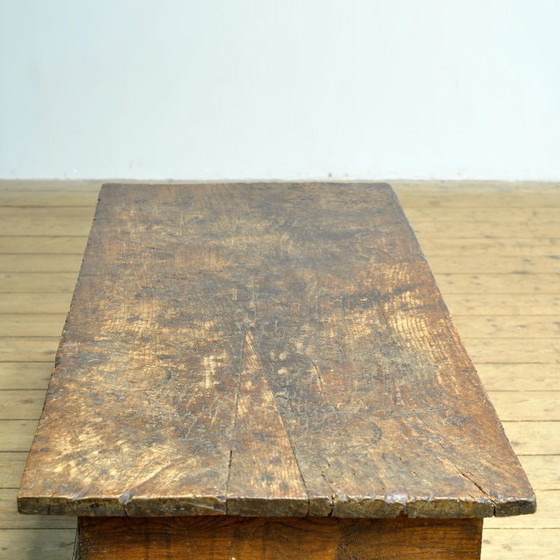 Image 1 of Oak coffee table, circa 1820