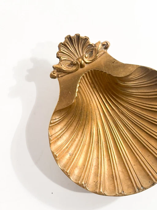 80s Gilt Bronze Shell-Shaped Bowl – decoratieve objecten (photo 2 of 5)