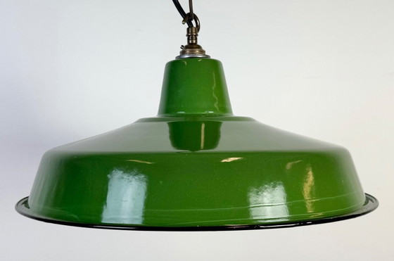 Image 1 of Lampada a sospensione in smalto verde industriale, anni '60