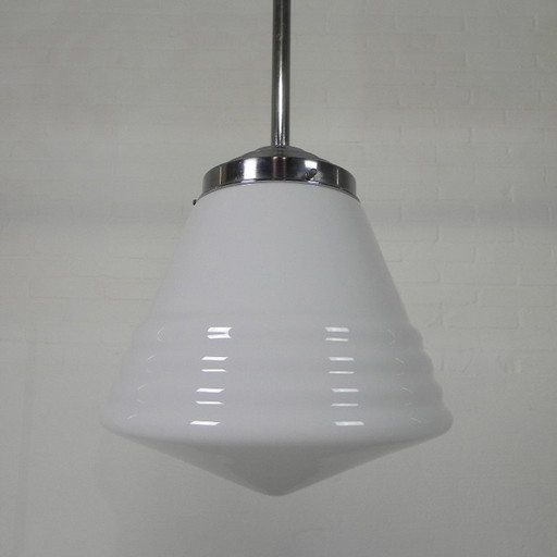 Art Deco hanglamp met opaline kap, jaren 30