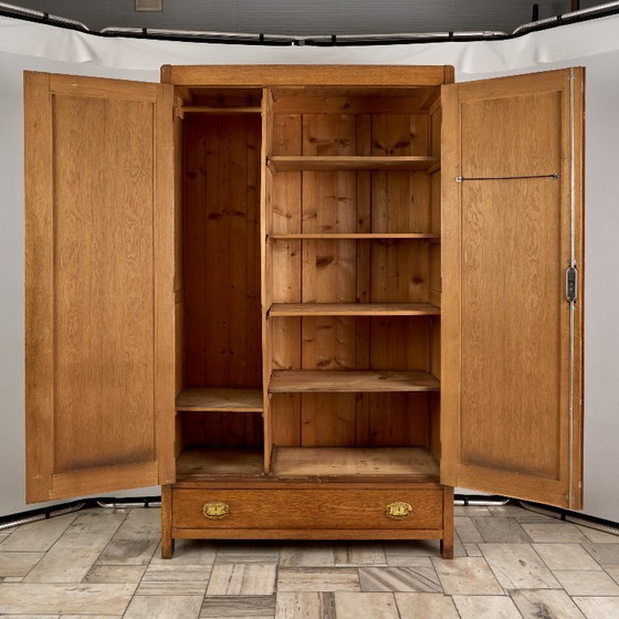 Image 1 of Armoire en bois vintage, années 1930, Tchécoslovaquie