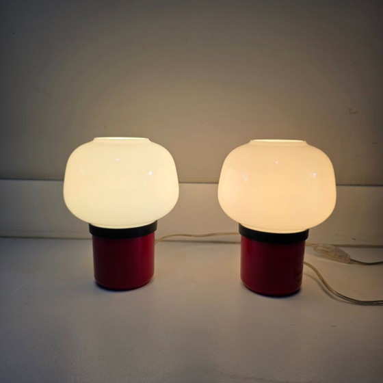 Image 1 of Set di due lampade da tavolo Foscarini Doll - plastica rossa e vetro bianco. Design italiano.