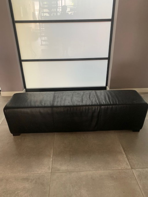Ottoman, black leather – bijzettafels