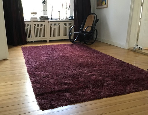 Tapis Kasthall Fogg 360 x 200 lin Dark Cerise rouge lilas NP 3800€.