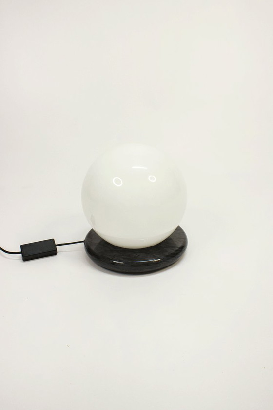 Image 1 of Lampe à boule en marbre vintage