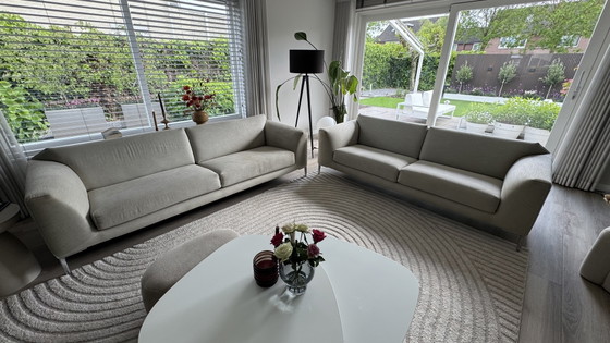 Image 1 of Leolux Pode 2,5 en 3,5-Zita beige stof Fay 83 Oyster