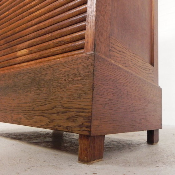 Eichenschrank mit Rollladen und einem Rollladen, 113 cm hoch, 1930er Jahre – Kommoden, Wood (photo 20 of 26)