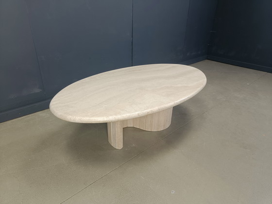 Image 1 of Table basse ovale en travertin, 1970
