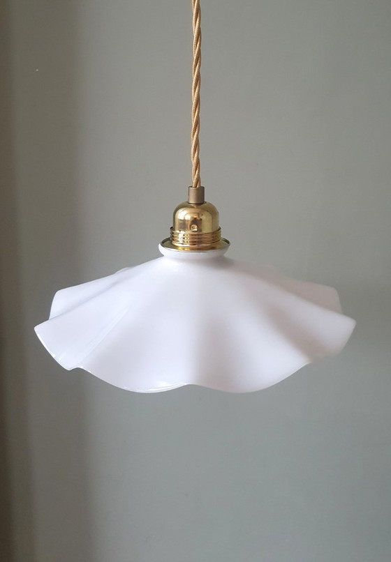 Vintage French Opaline pendant lamp with corrugated shade – Metal (photo 19 of 20)