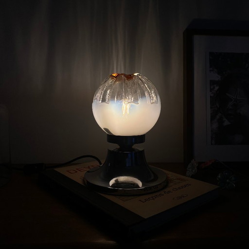 Lampe vintage globe en verre Murano Mazzega et métal chromé 