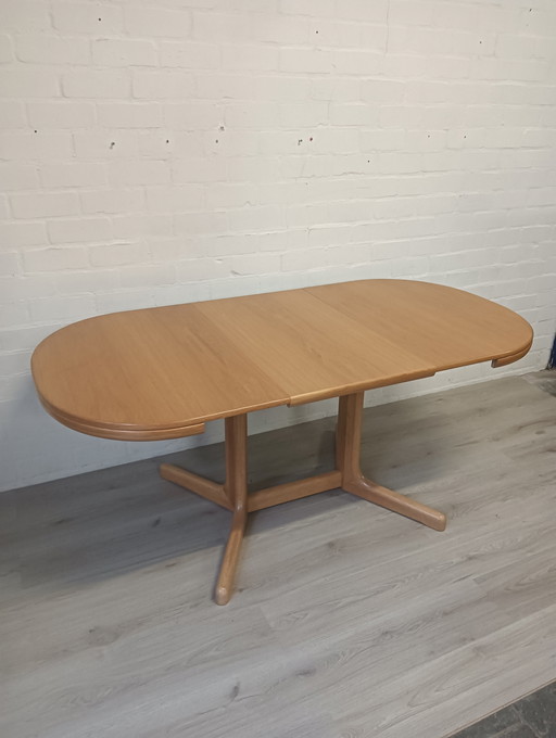 Lübke, extendable oval table