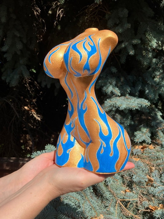 Image 1 of Statuetta fluorescente per body art. Realizzata a mano dall'artista.