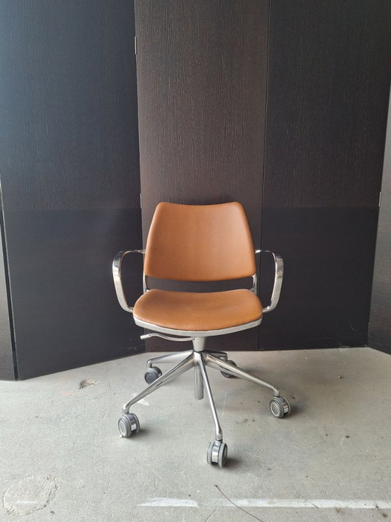 Sedia STUA Gas Cognac di Jess Gasca – Sedie girevoli, Leather, Aluminium (photo 6 of 6)