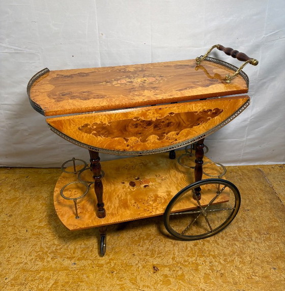 Vintage Italiaanse Sorrento Inleg Walnoot Serveerwagen | Circa jaren 70 | Koperen Details. – Wood (photo 8 of 13)